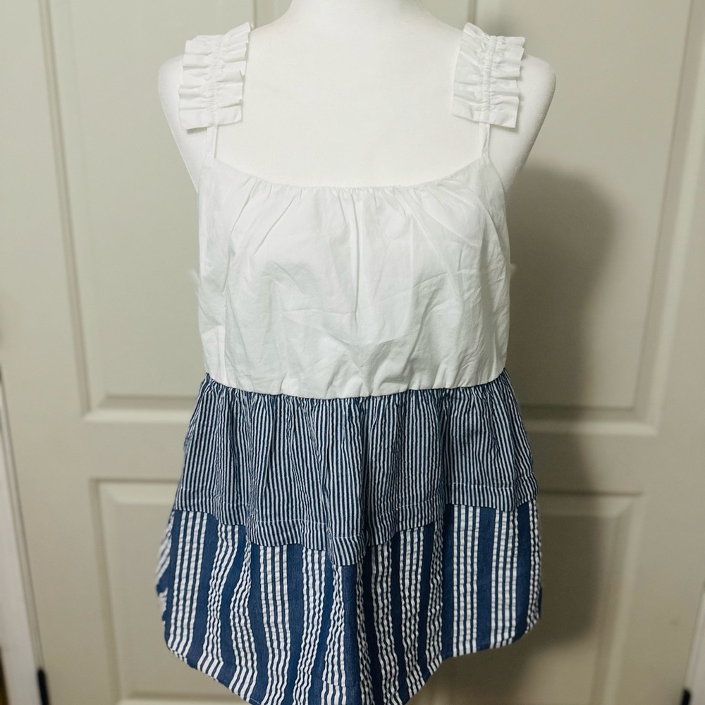 Crown & Ivy White and Blue Textured Top